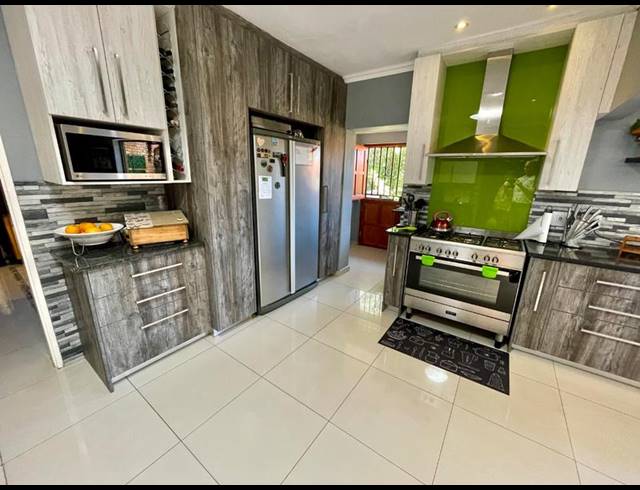 6 BEDROOM HOUSE FOR SALE IN KENMARE